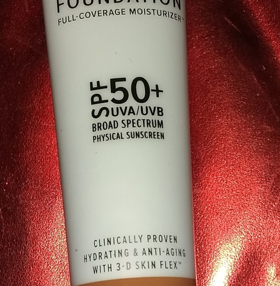 Its cosmetics NWOT